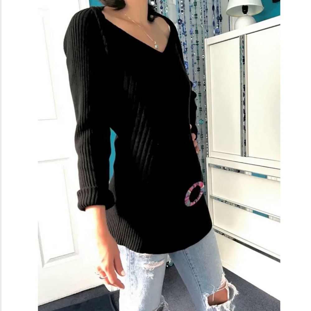 Long black rib-knitted sweater w/integrated belt & its  multicoloured buckle - Picture 4 of 13